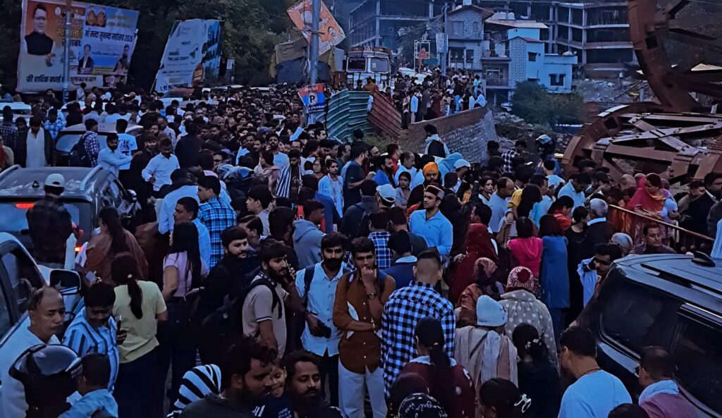 Kainchi Dham Crowd Today Baba Neeb Karori Temple Uttarakhand